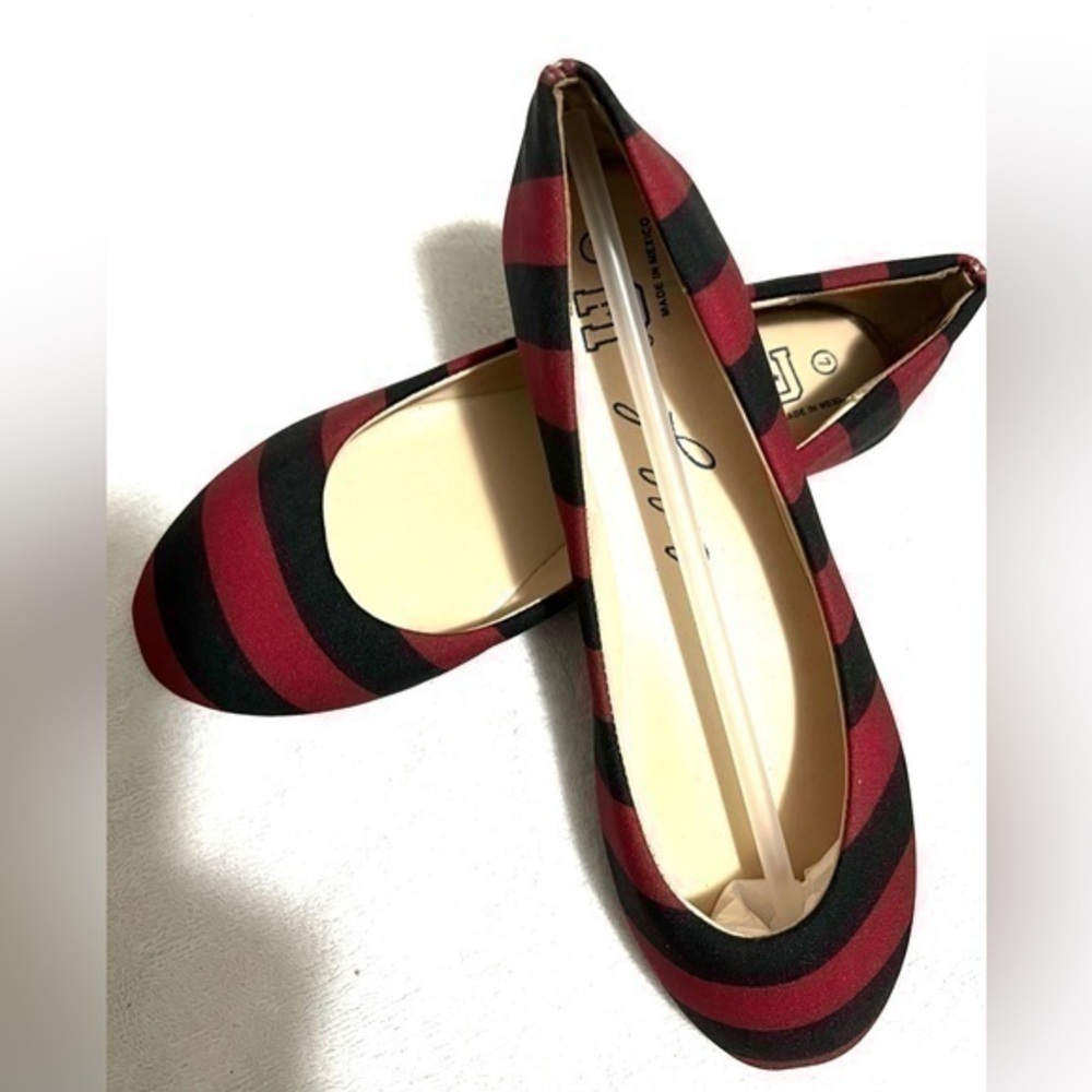 Lillybee striped flats NWOT